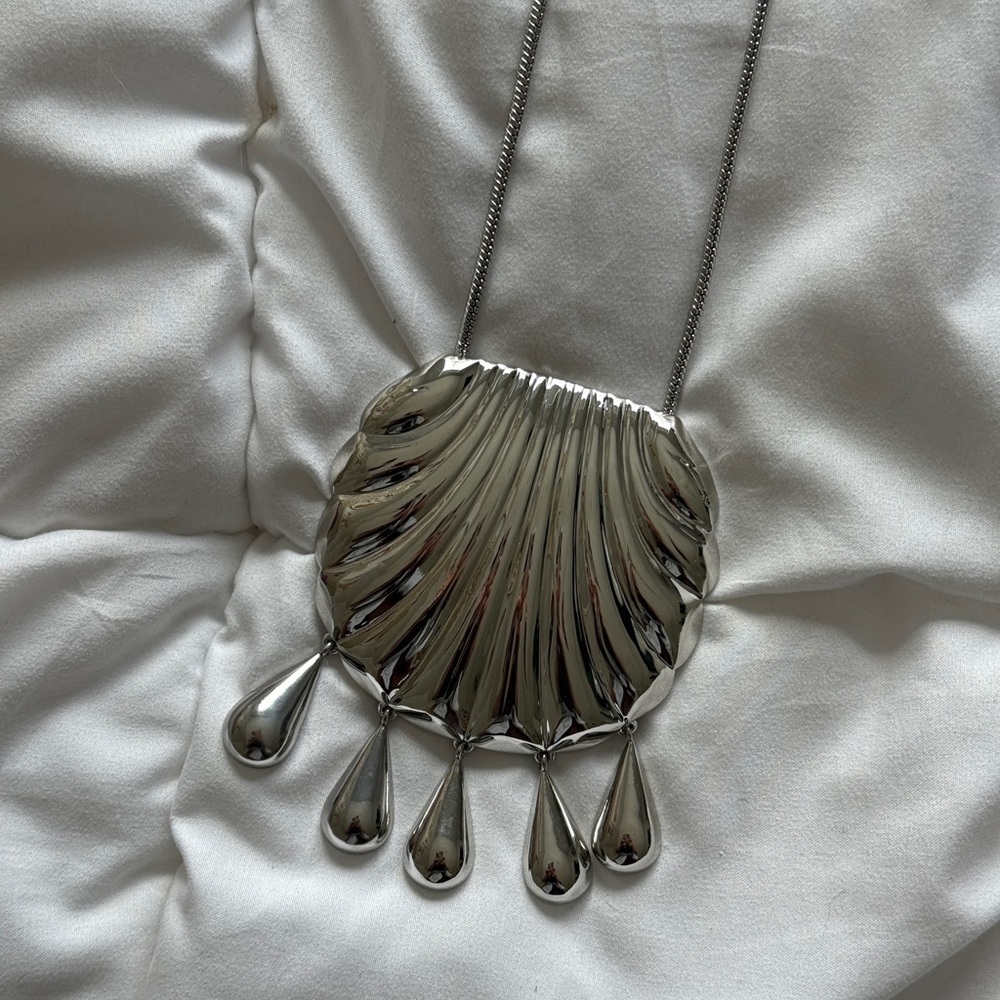 Shell Pendant Necklace - Picture 12 of 13